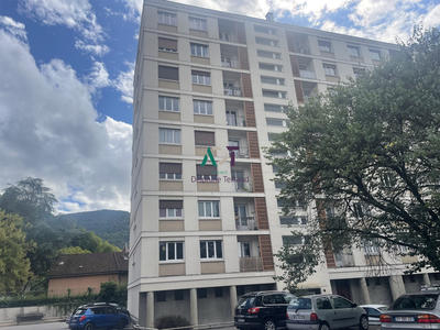 Appartement - 90 m² - 4 pièces