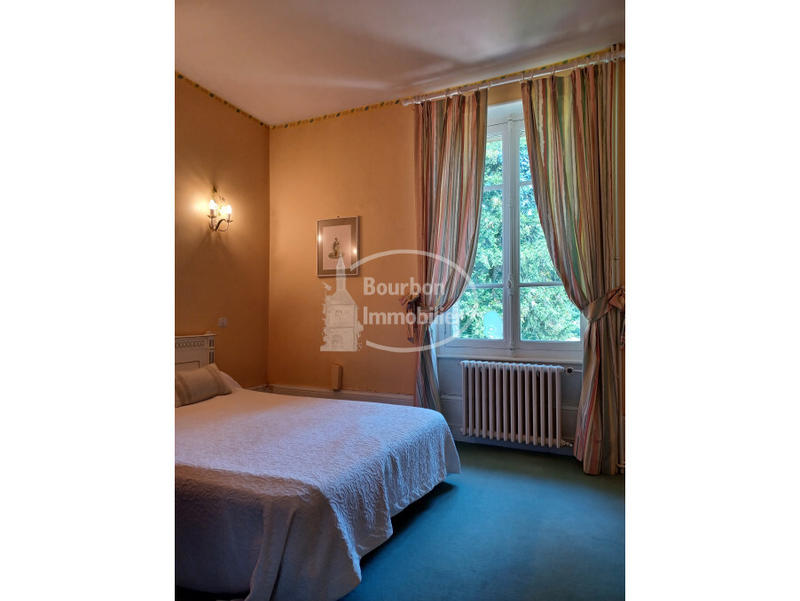 Maison - 303 m² - 12 pièces