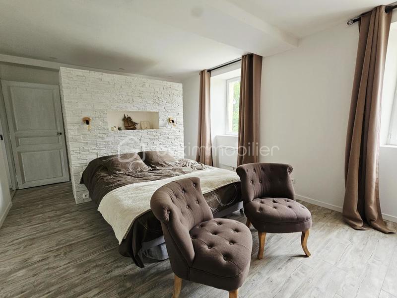 Maison traditionnelle - 250 m² - 8 pièces