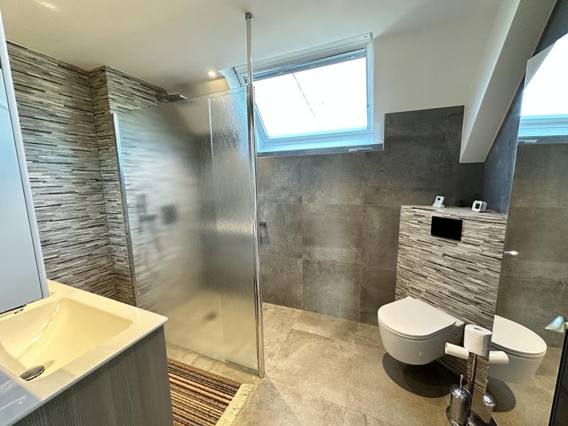 Maison - 211 m² - 8 pièces