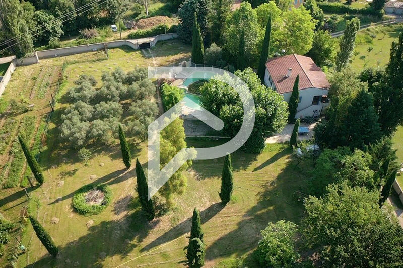 Maison - 231 m² - 11 pièces