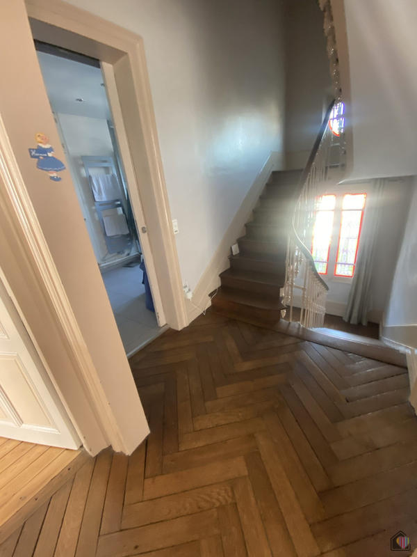 Maison - 194 m² - 10 pièces