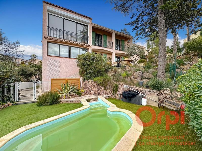 Maison - 146 m² - 8 pièces