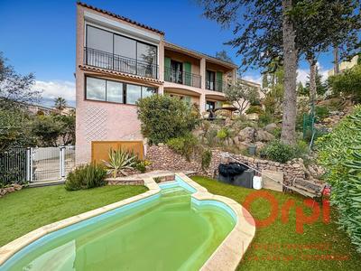 Maison - 146 m² - 8 pièces