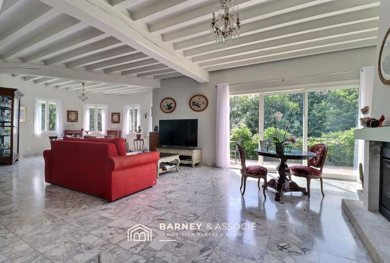 Maison - 215 m² - 7 pièces