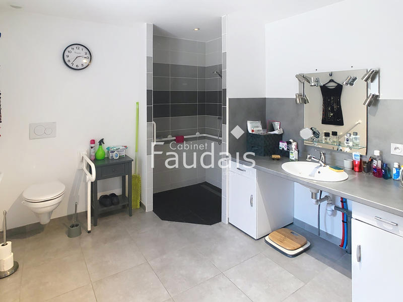 Maison - 240 m² - 9 pièces