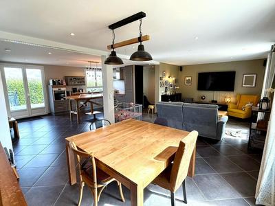 Maison - 180 m² - 6 pièces