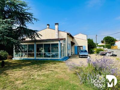 Maison - 180 m² - 6 pièces