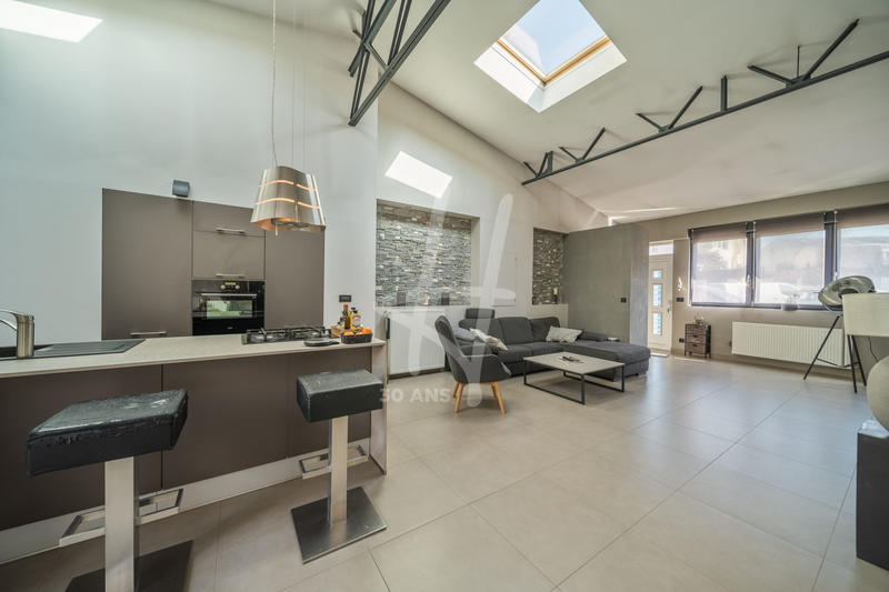 Loft - 85 m² - 4 pièces