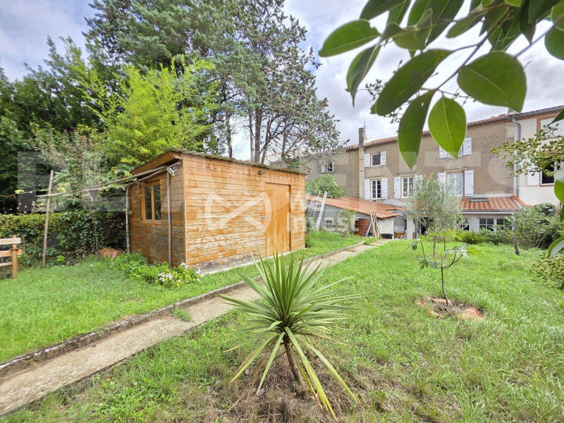 Maison - 234 m² - 8 pièces