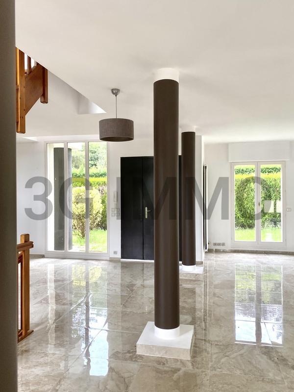 Propriété - 360 m² - 7 pièces