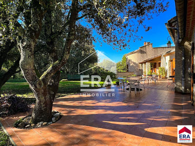 Maison - 222 m² - 6 pièces