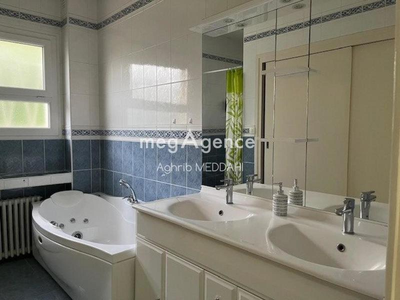 Maison - 178 m² - 10 pièces