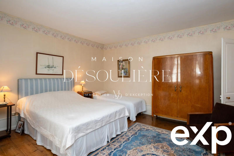 Maison - 300 m² - 7 pièces