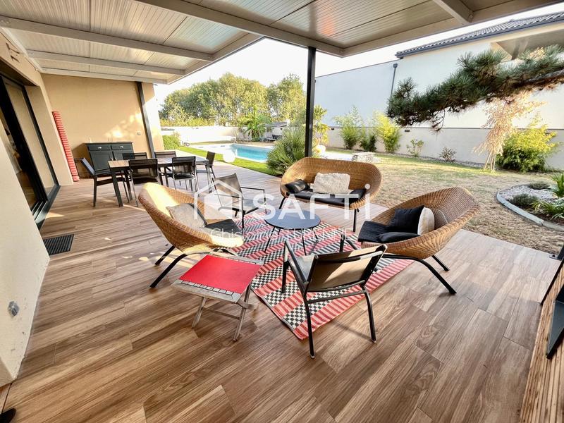 Maison - 305 m² - 8 pièces