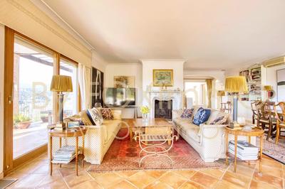 Villa - 269 m² - 9 pièces