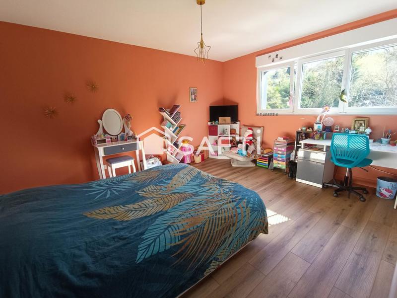 Maison - 220 m² - 7 pièces