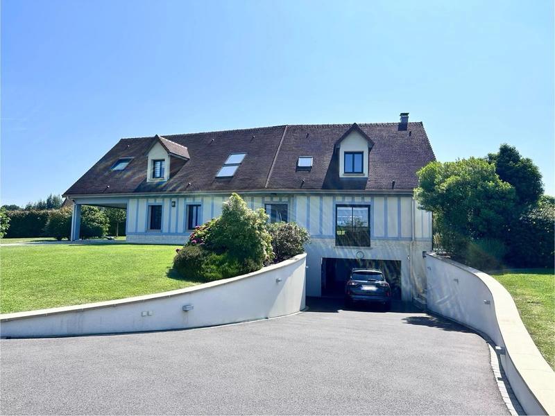 Maison - 261 m² - 10 pièces