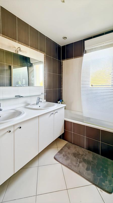 Maison - 202 m² - 9 pièces