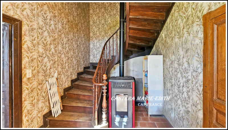 Corps de ferme - 8 000 m² - 7 pièces