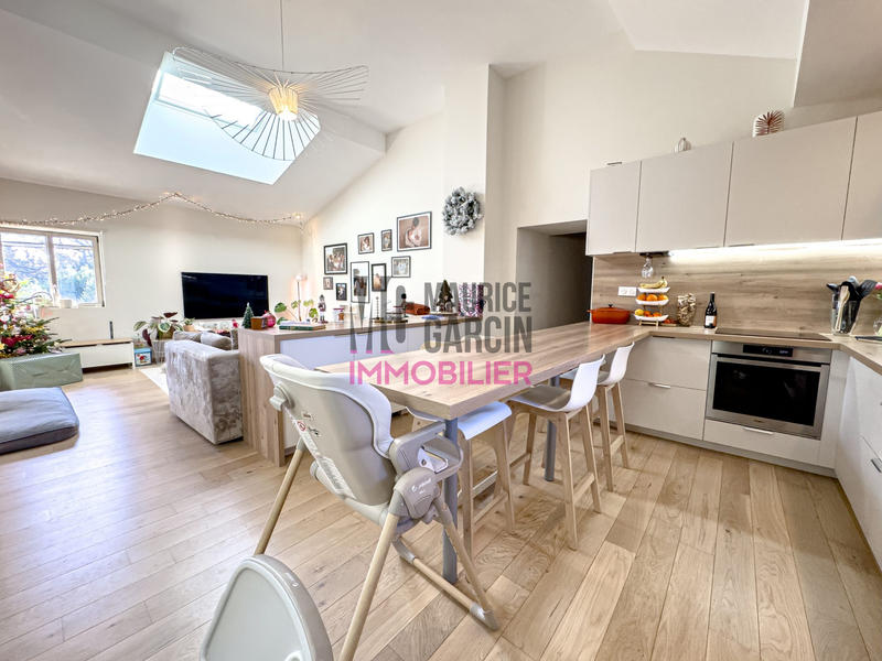 Maison - 260 m² - 10 pièces