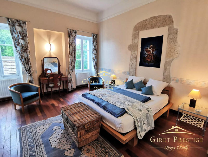 Maison - 600 m² - 12 pièces