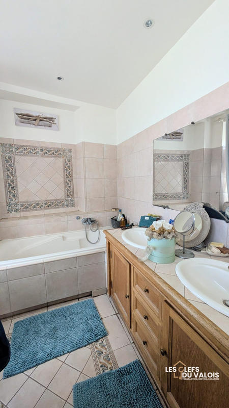 Maison - 165 m² - 8 pièces