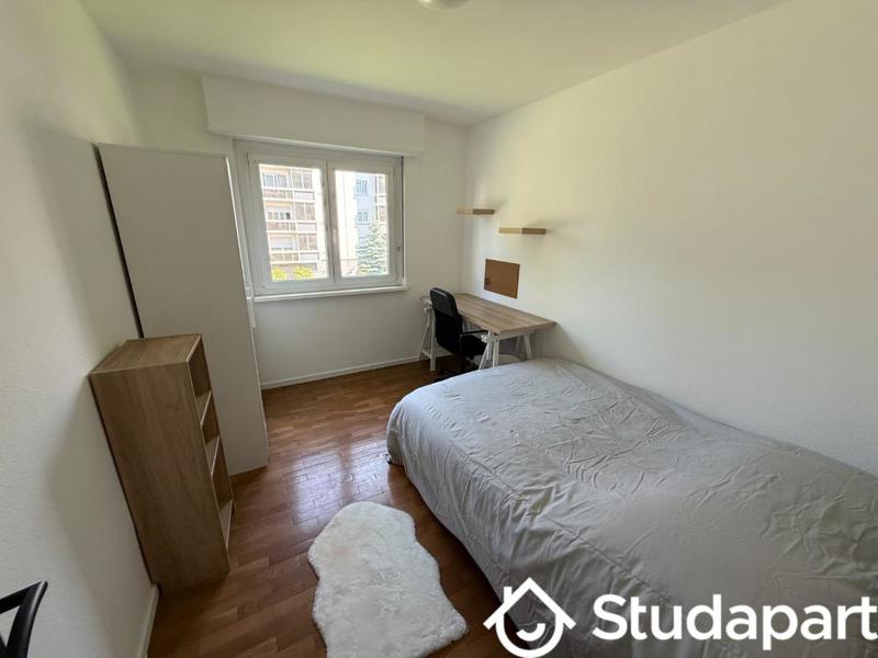 Chambre - 13 m² - 1 pièce