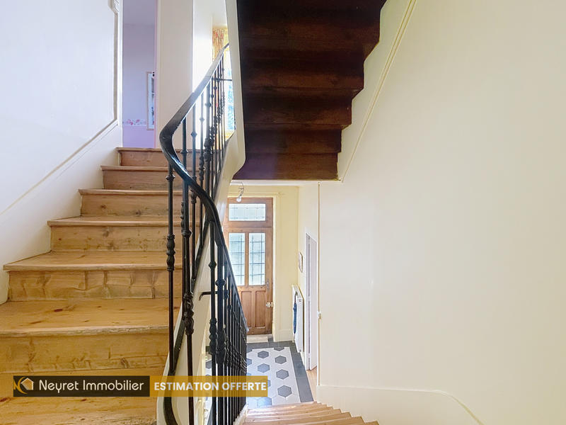 Propriété - 172 m² - 6 pièces