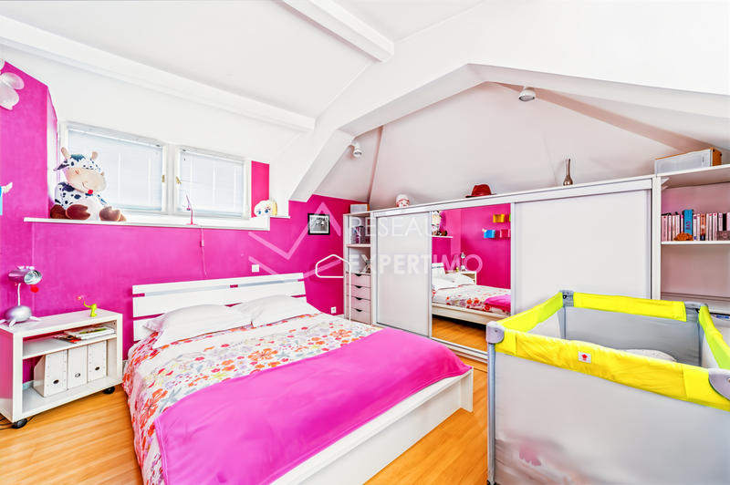 Maison - 206 m² - 9 pièces