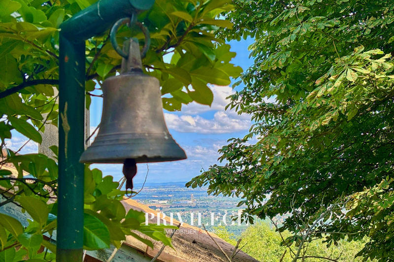 Maison - 220 m² - 7 pièces