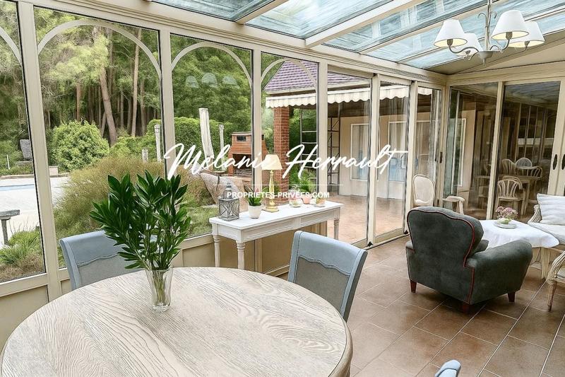 Maison - 223 m² - 9 pièces