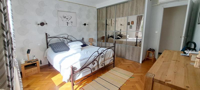 Propriété - 250 m² - 8 pièces