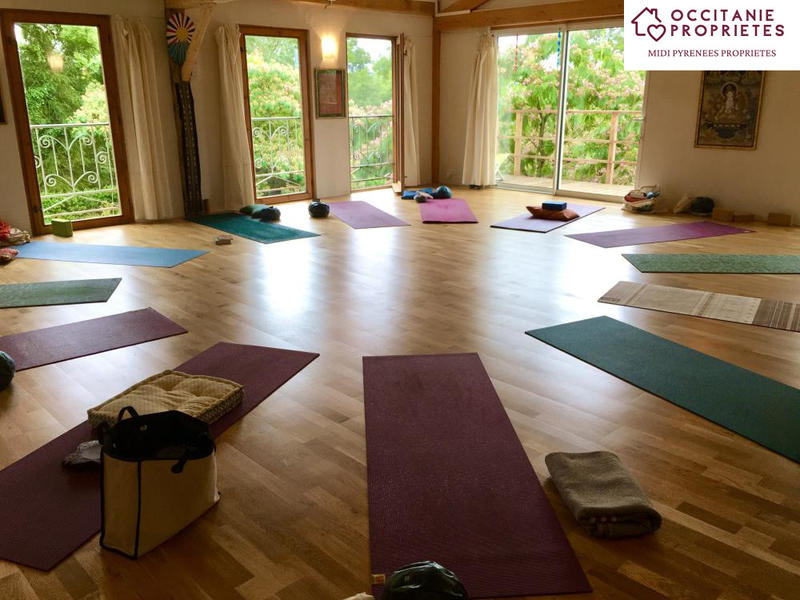 Propriété - 403 m² - 17 pièces