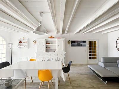 Maison - 250 m² - 6 pièces