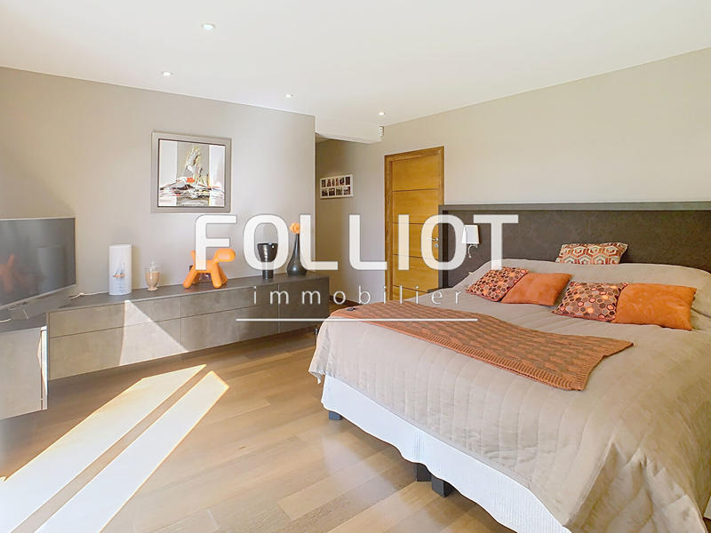 Maison - 300 m² - 8 pièces