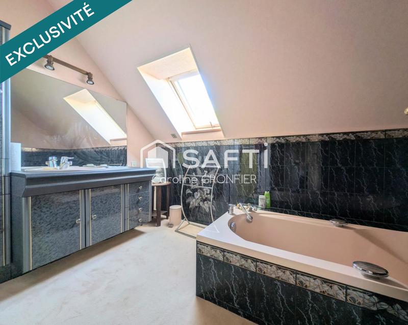 Maison - 210 m² - 10 pièces