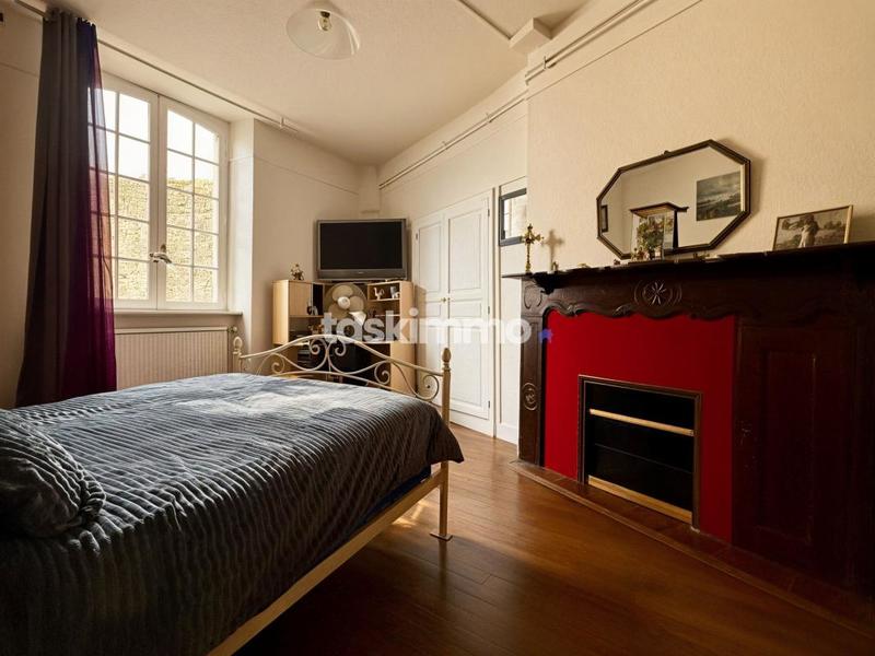 Maison - 250 m² - 6 pièces