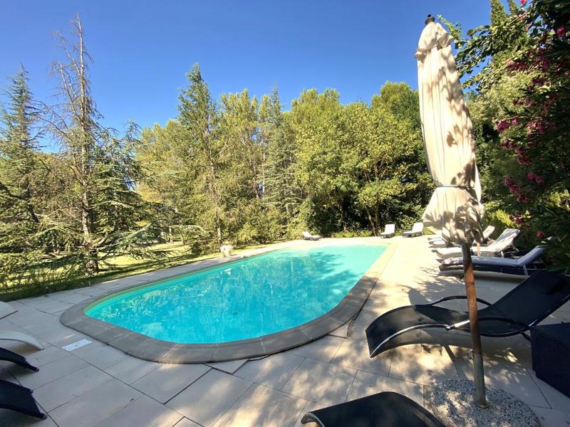 Mas - 528 m² - 16 pièces