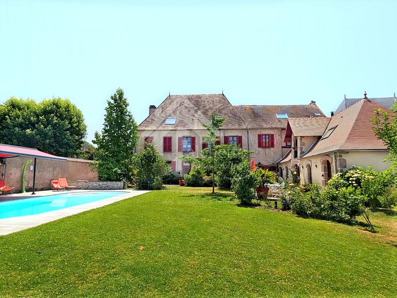 Propriété - 580 m² - 18 pièces