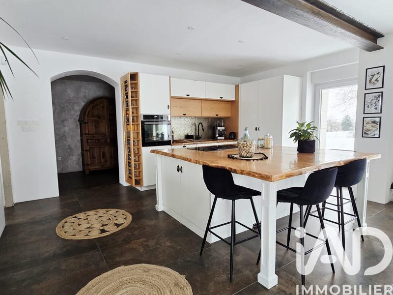 Maison - 235 m² - 7 pièces