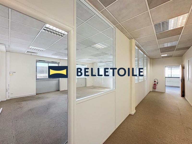 Bureau - 2 450 m²