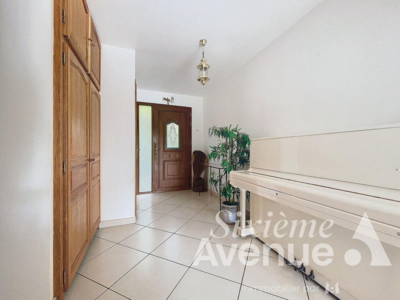 Maison - 246 m² - 5 pièces