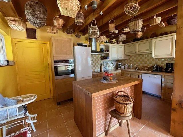 Maison - 275 m² - 7 pièces