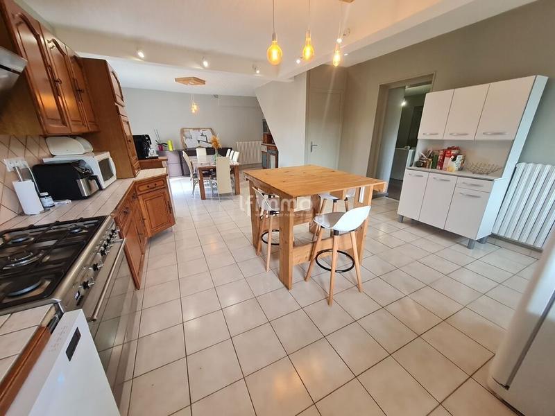 Maison - 212 m² - 9 pièces