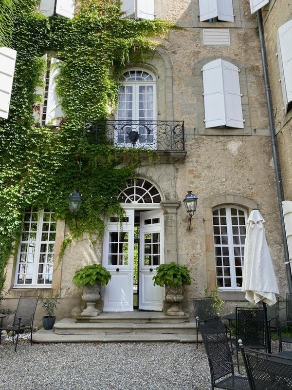 Maison - 746 m² - 15 pièces