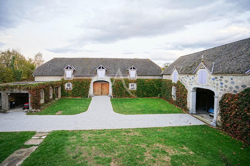 Maison - 240 m² - 7 pièces