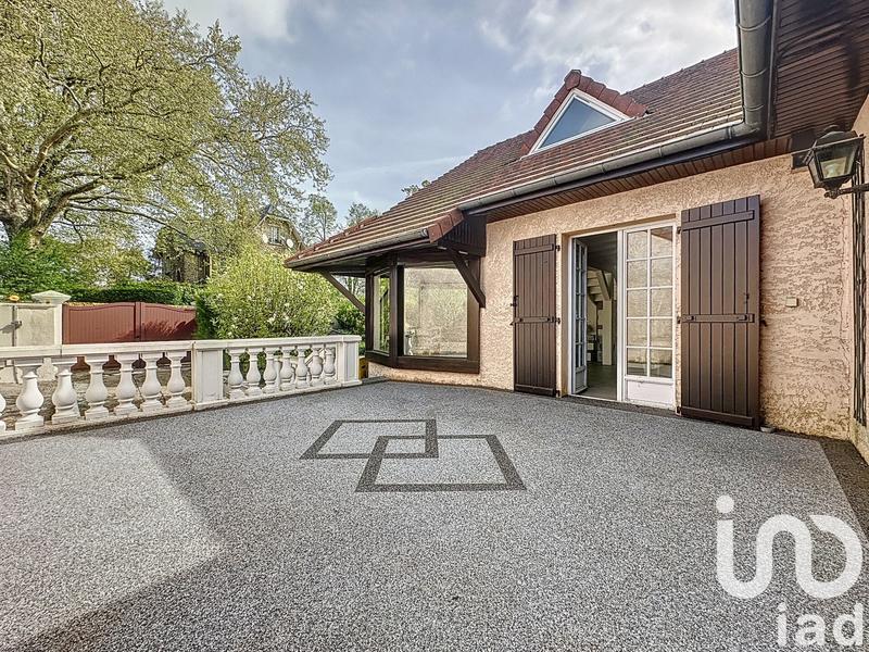 Maison - 250 m² - 8 pièces