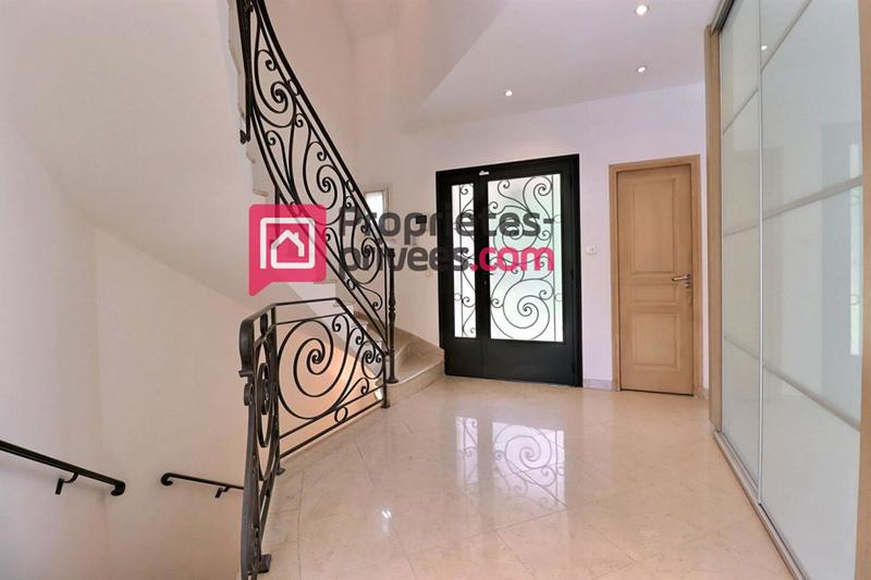 Maison - 260 m² - 7 pièces