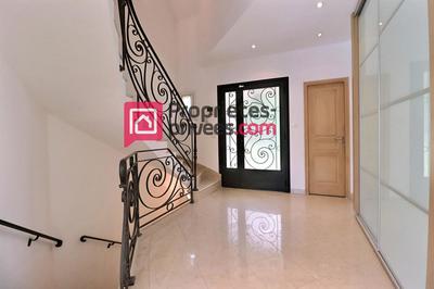 Maison - 260 m² - 7 pièces